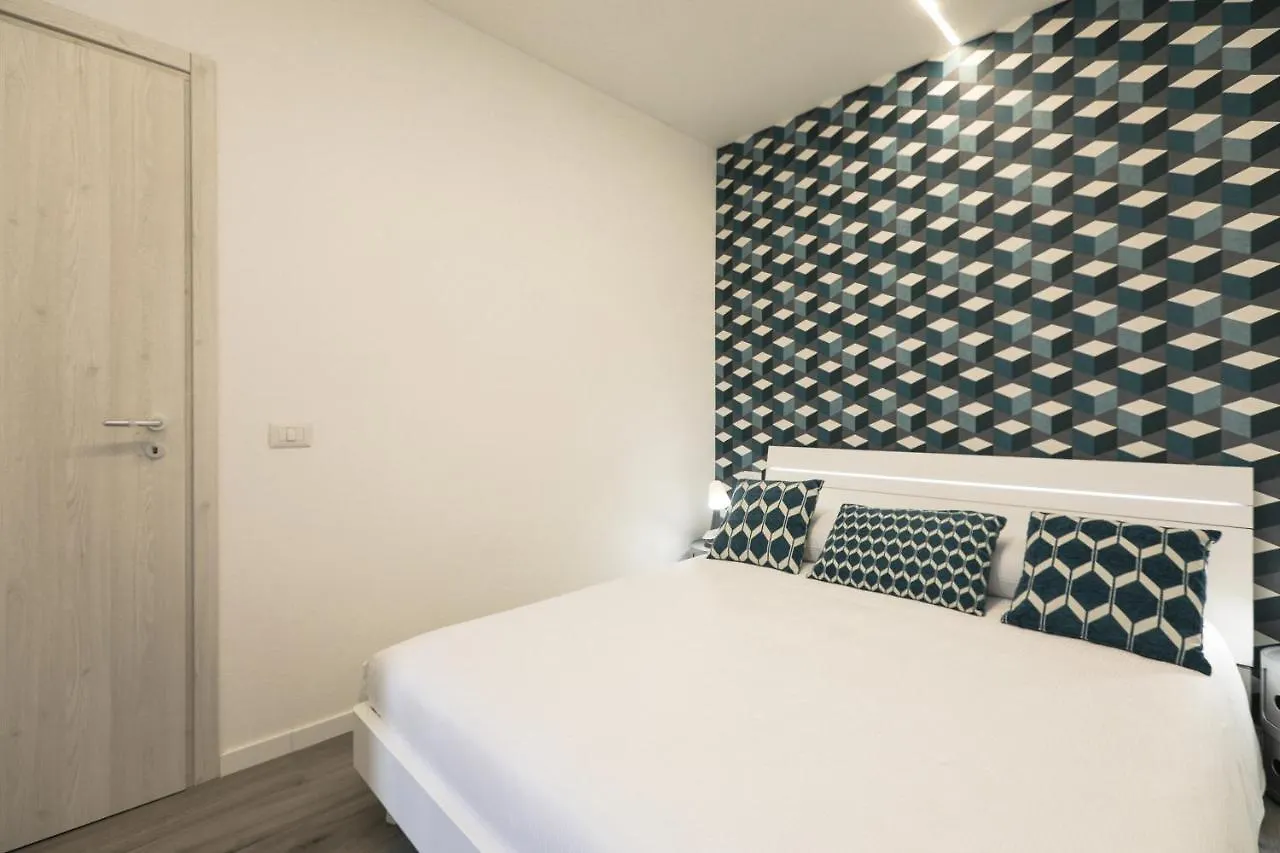 Blue Sapphire Como Cozy Flat In Center Of City Apartment
