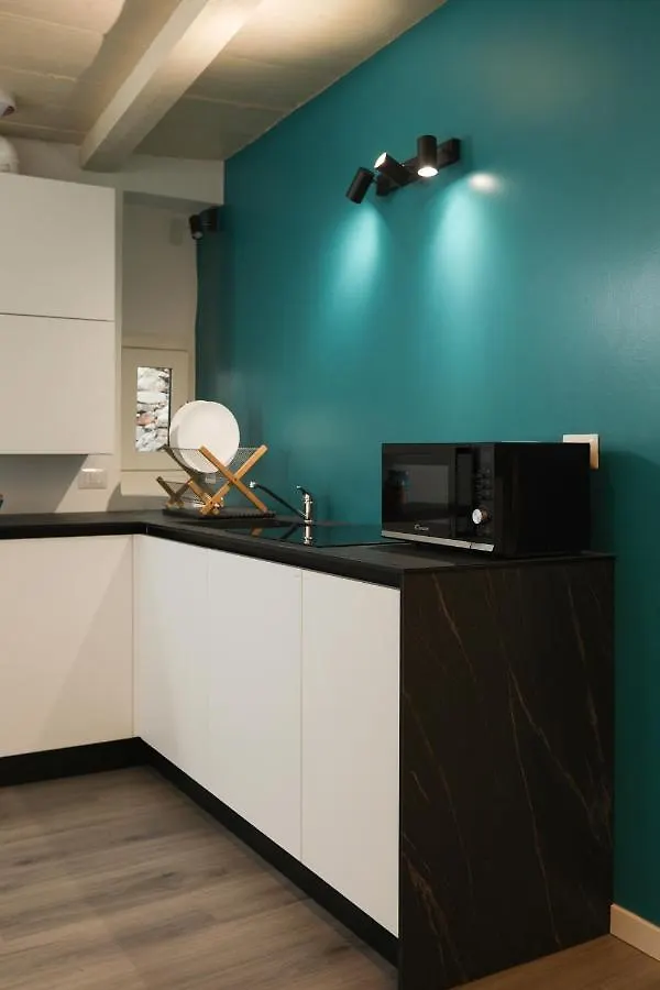 Blue Sapphire Como Cozy Flat In Center Of City Apartment 0*,