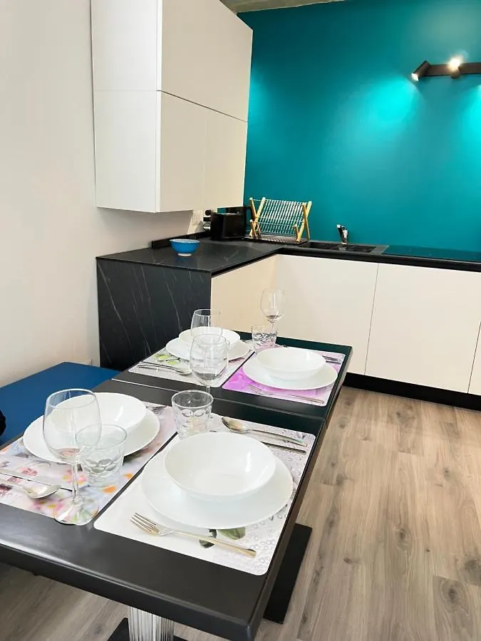 Blue Sapphire Como Cozy Flat In Center Of City Apartment 0*,