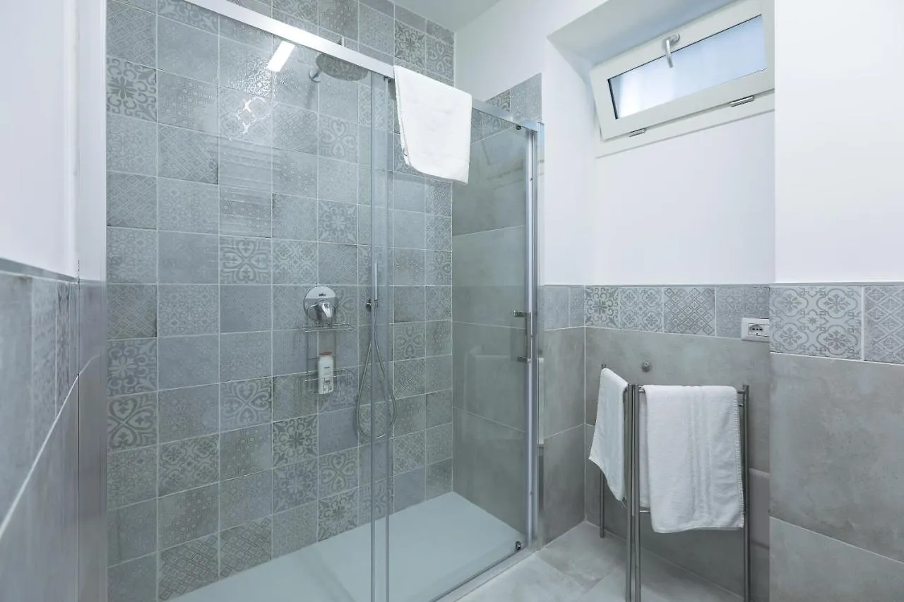 Blue Sapphire Como Cozy Flat In Center Of City Apartment Italy