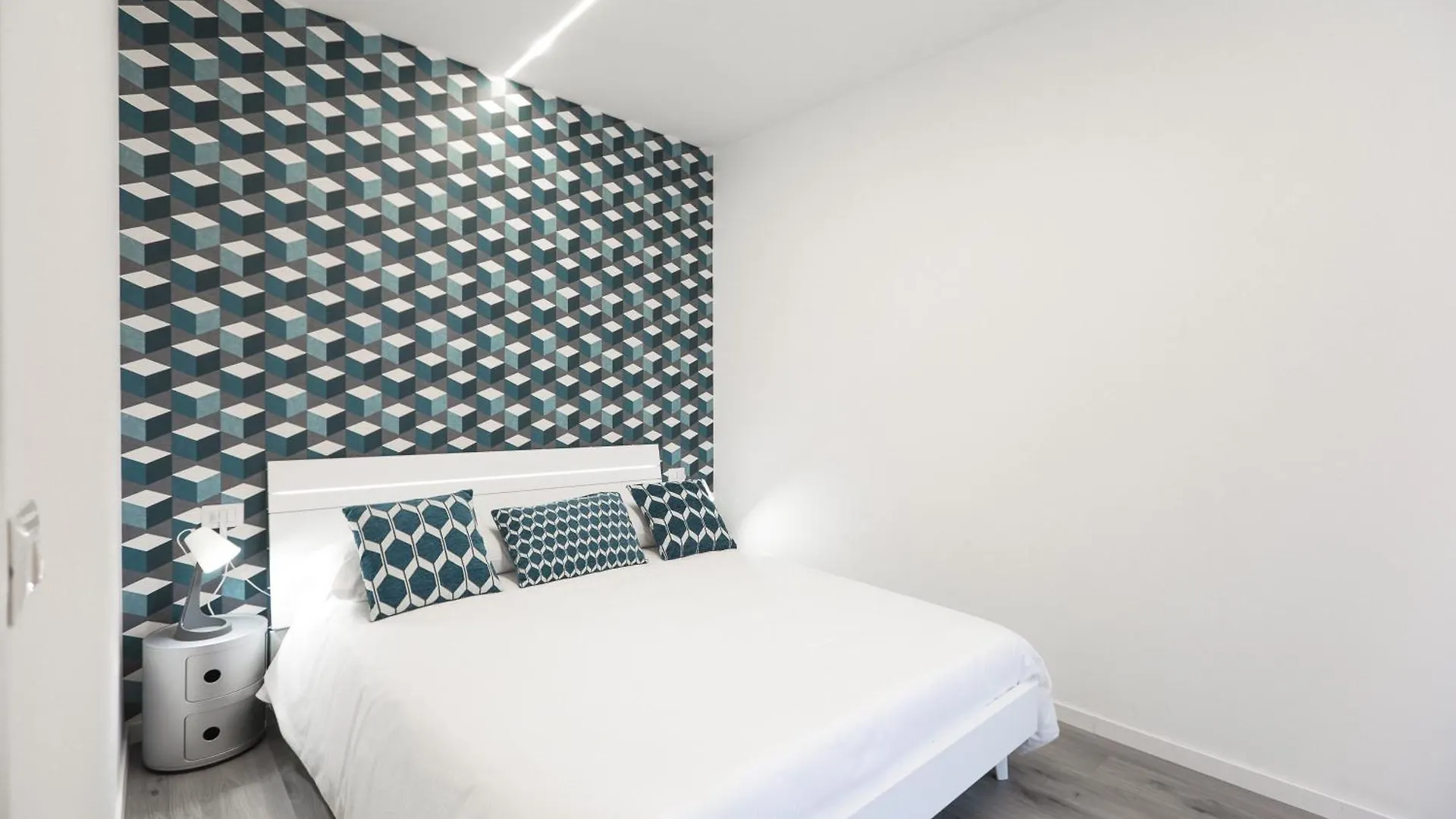 Blue Sapphire Como Cozy Flat In Center Of City Apartment